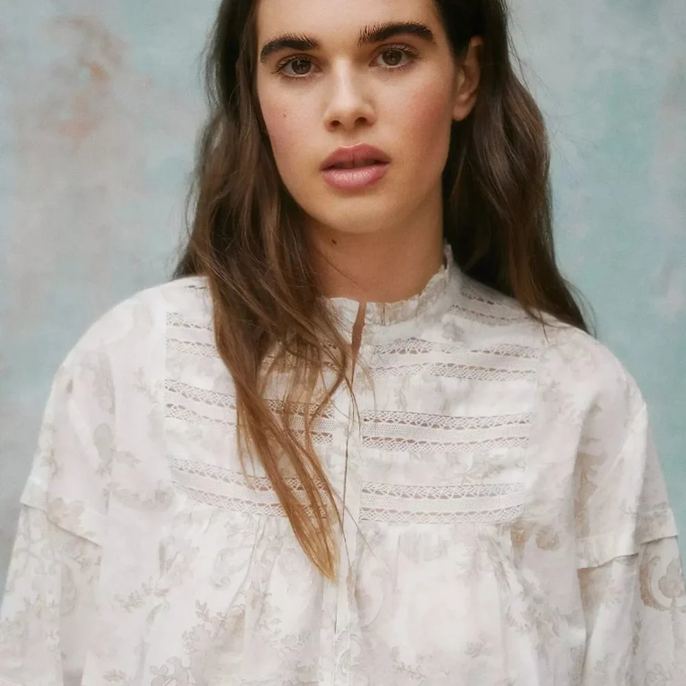 Elegant Cream Paisley Blouse - Picture 3 of 12